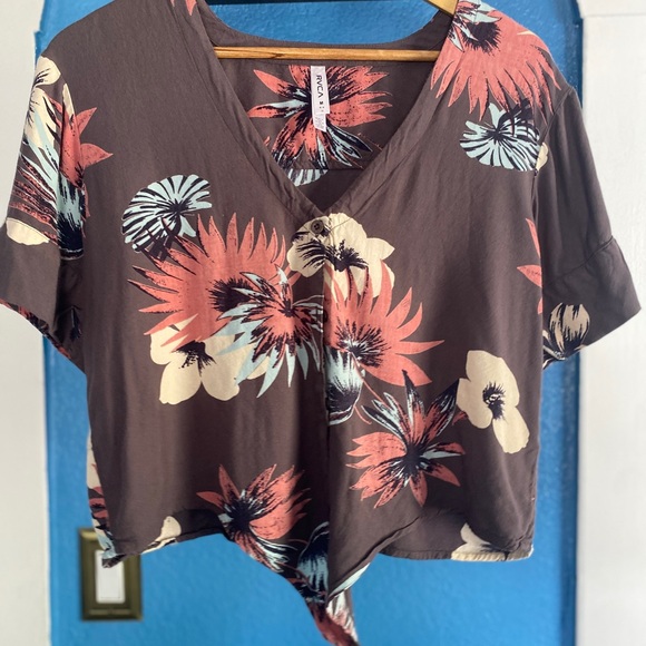 RVCA Reef Front-tie top size medium - Picture 2 of 8